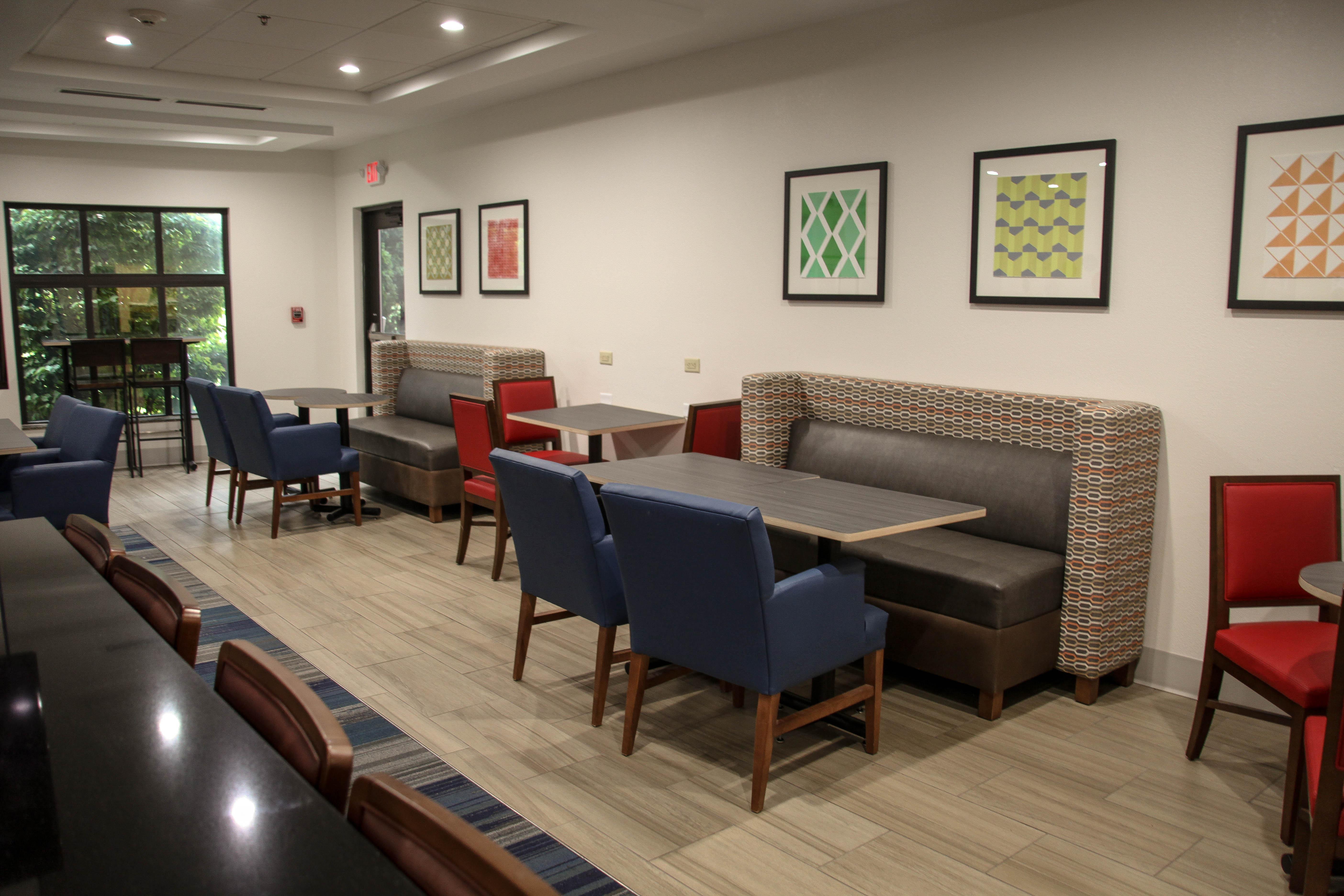 Holiday Inn Express Hotel & Suites Athens By Ihg מראה חיצוני תמונה